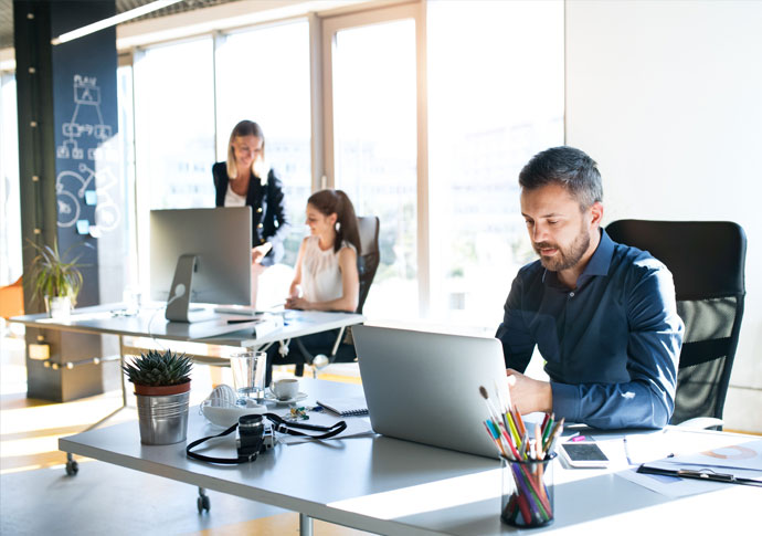 office-people-planning-computer
